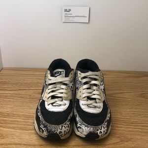 Used Air max 95 black and white size 5y